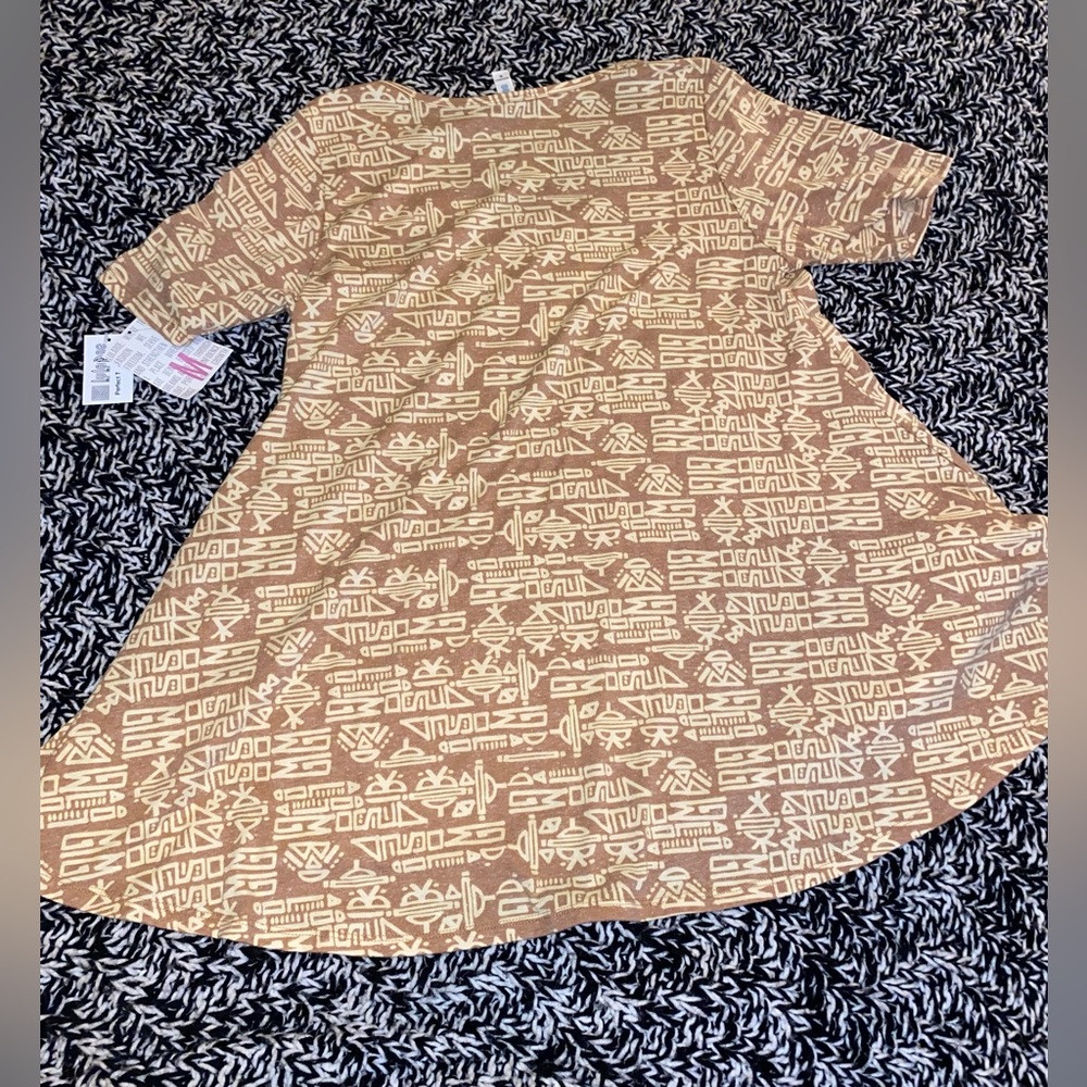 Lularoe Perfect Tee - Picture 2 of 5